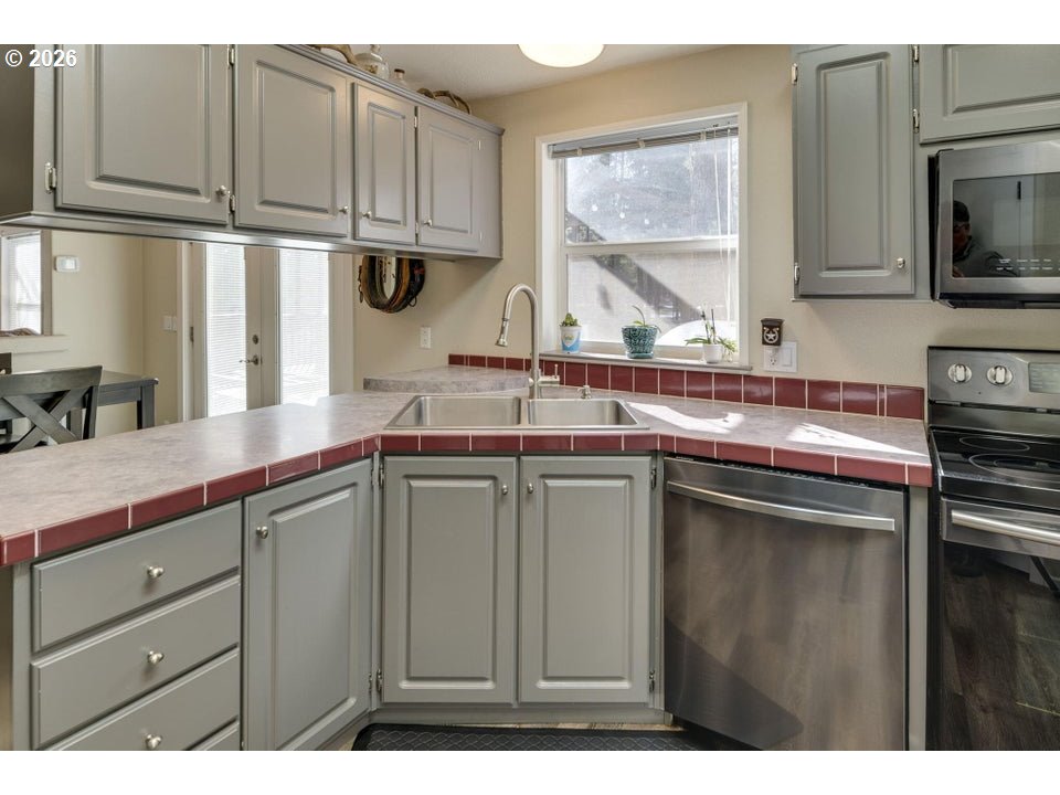 17575 Sutter Street La Pine, OR 97739 - Photo 8 of 38