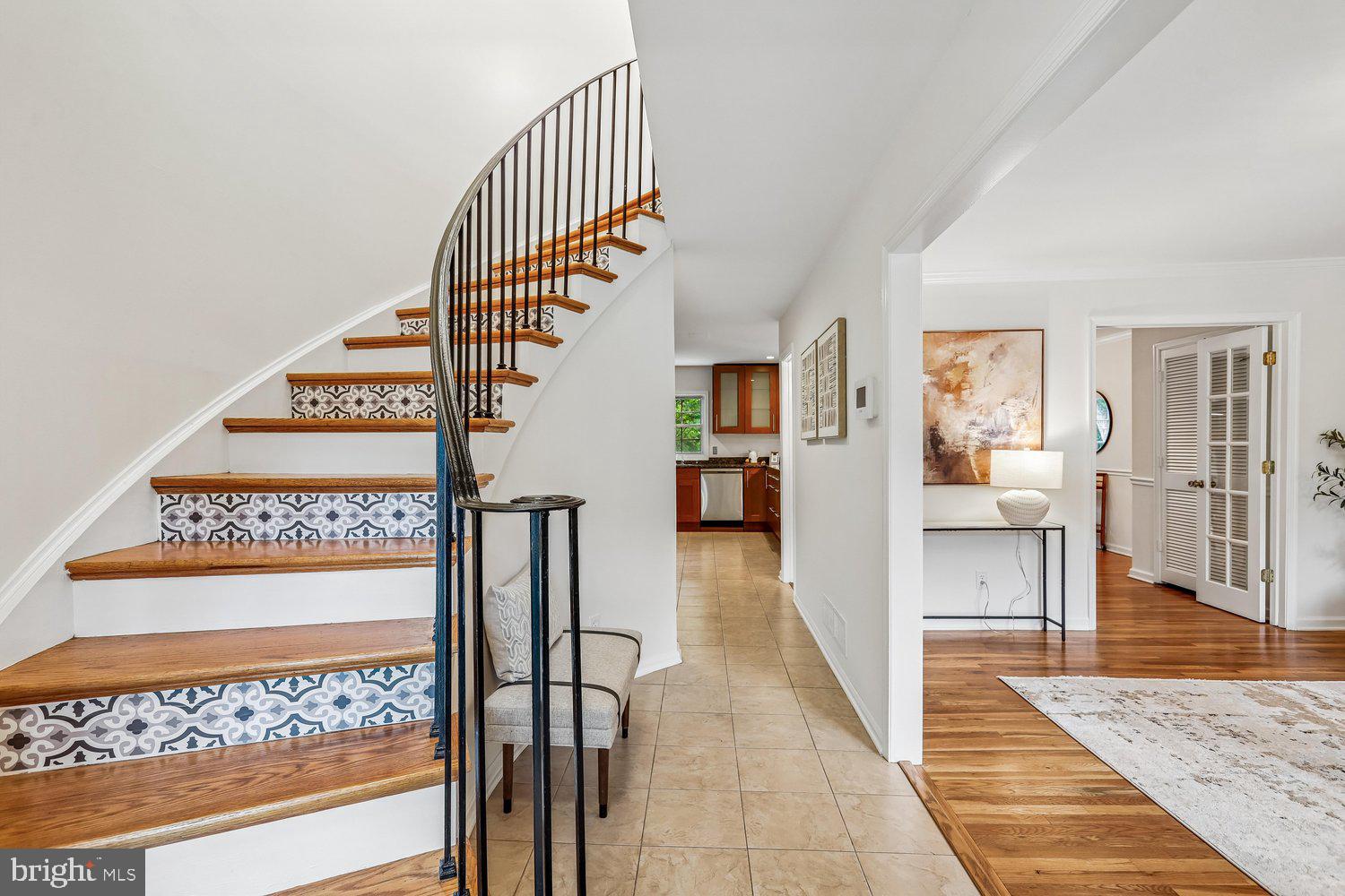 1851 Wainwright Drive Reston, VA 20190 - Photo 4 of 44 Stairs