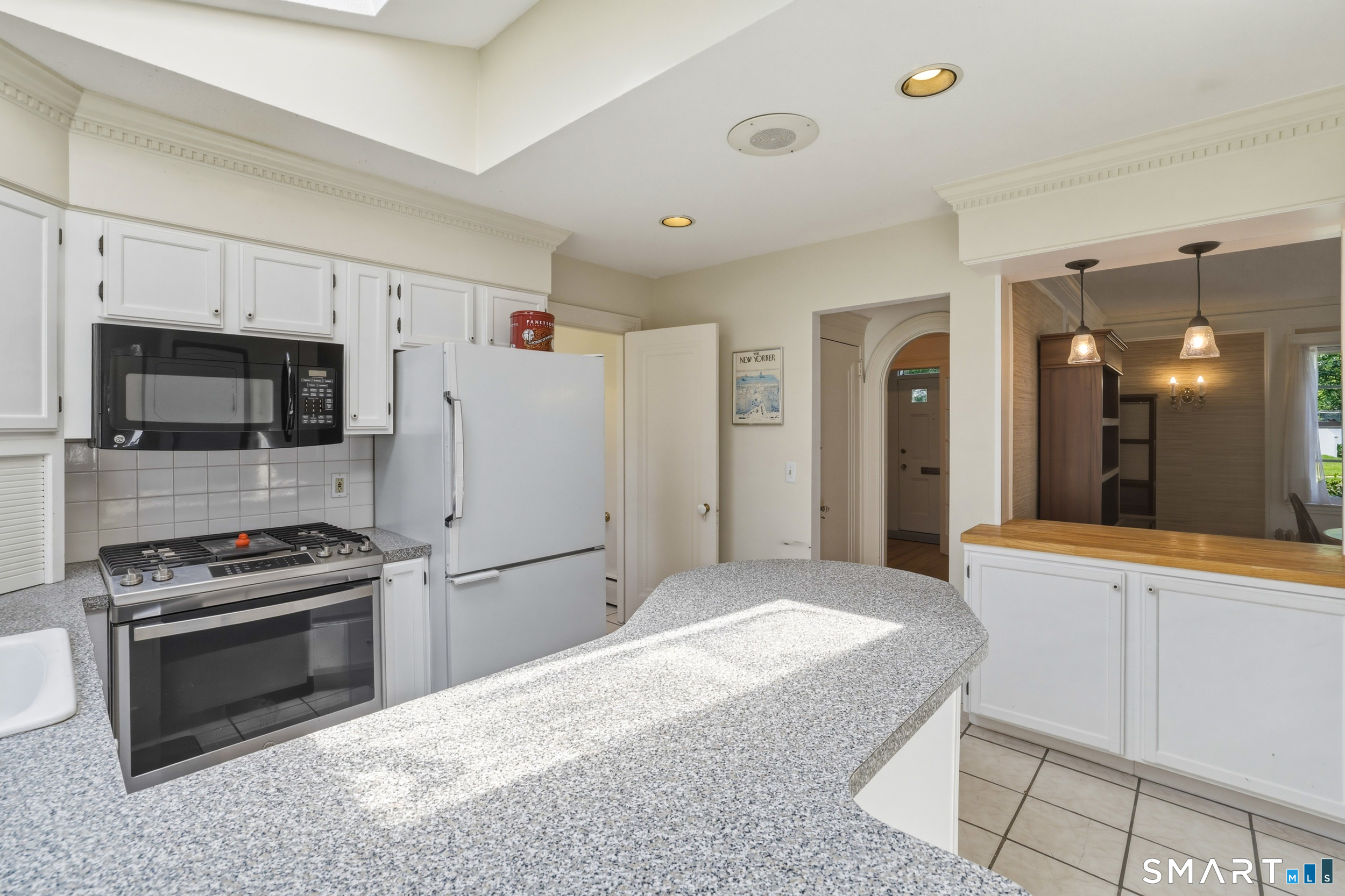 9 Bainbridge Road West Hartford, CT 06119 - Photo 8 of 40