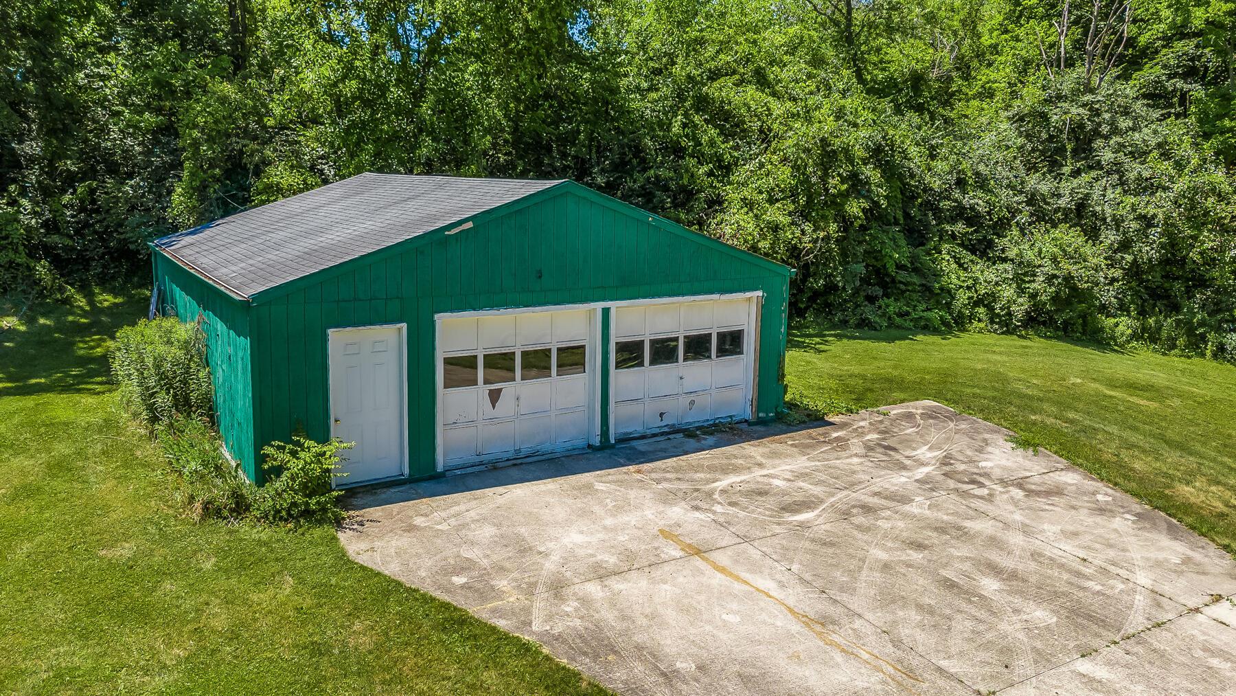 5985 Dublin Road Delaware, OH 43015 - Photo 13 of 49 Detached Garage