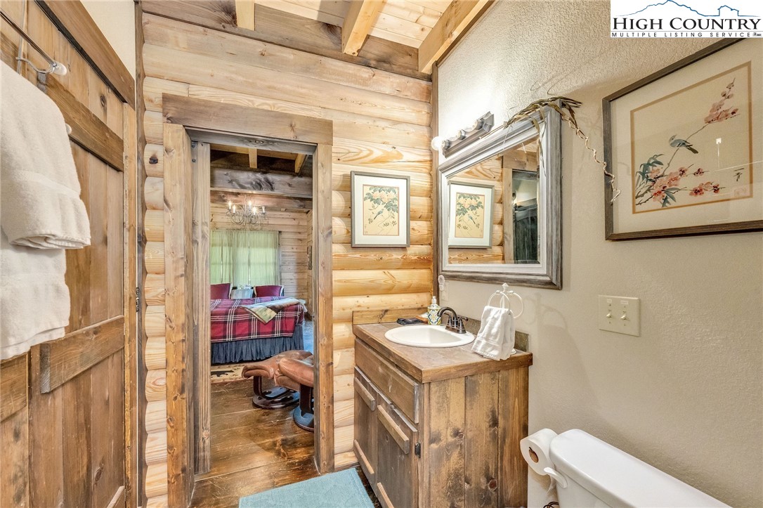 218 Cherokee Circle Jefferson, NC 28640 - Photo 29 of 50 a bathroom with a sink toilet and a tub