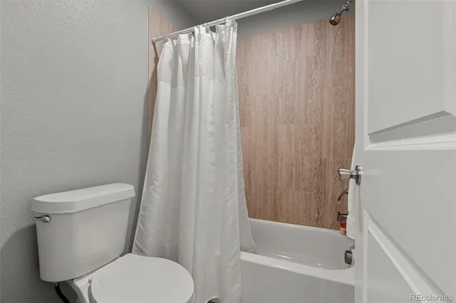 $259,999 | 301 South 4th Avenue, Deer Trail, CO 80105