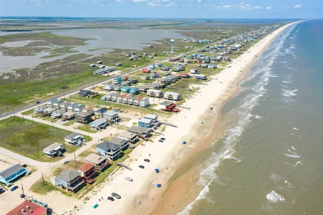 $962,667 | 109 A Santar Loop, Unit A, Surfside Beach, TX 77541