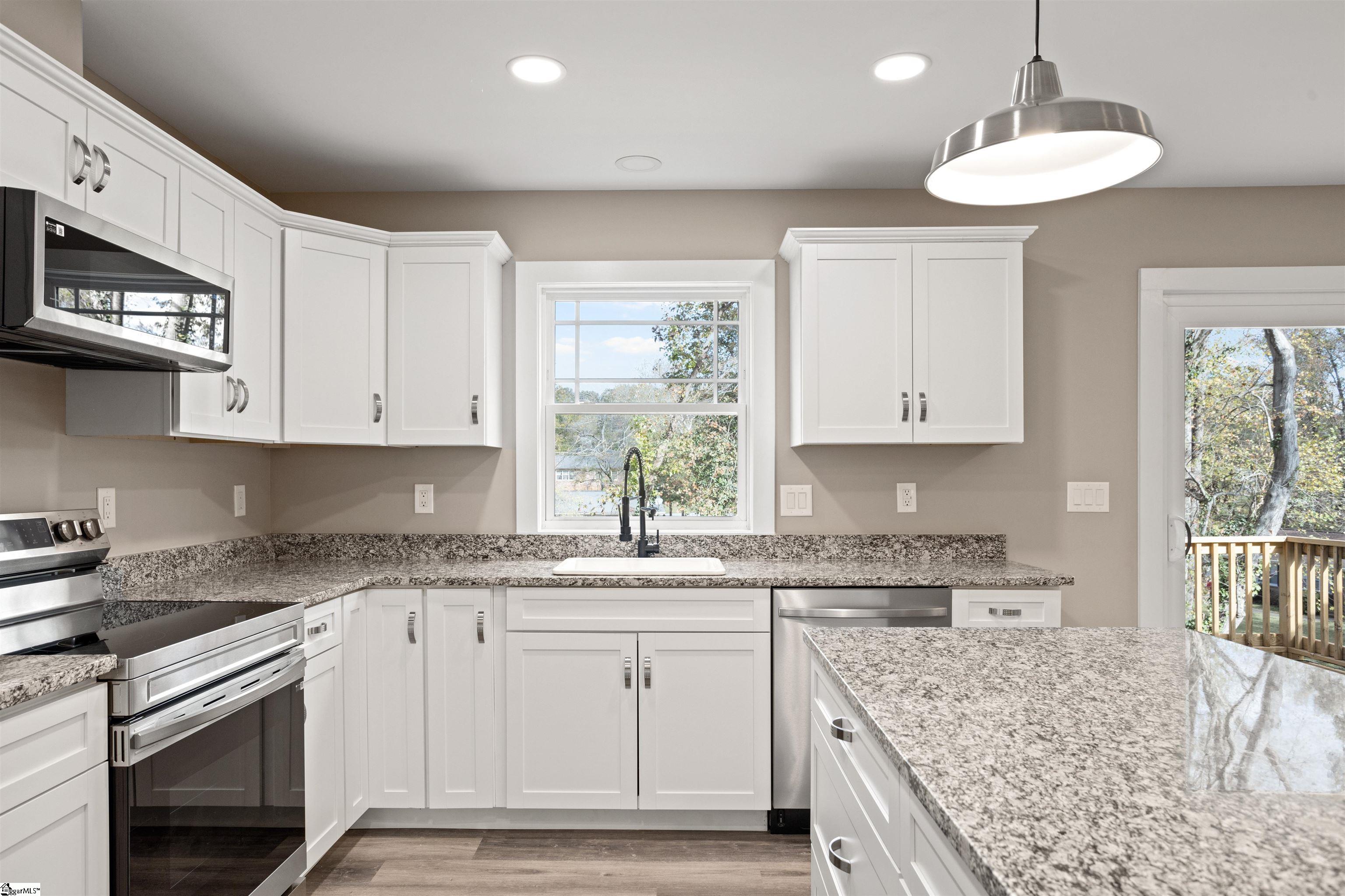 2 Hillbrook Road Taylors, SC 29687 - Photo 10 of 39