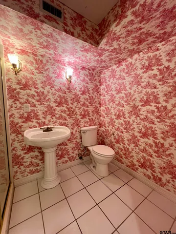 a view of a house with a big yard