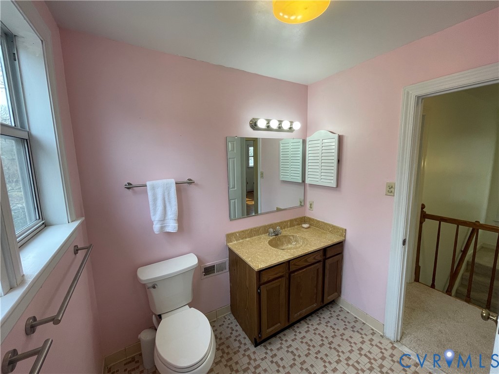 11803 Rochampton Square Henrico, VA 23238 - Photo 30 of 42 Upstairs Bathroom