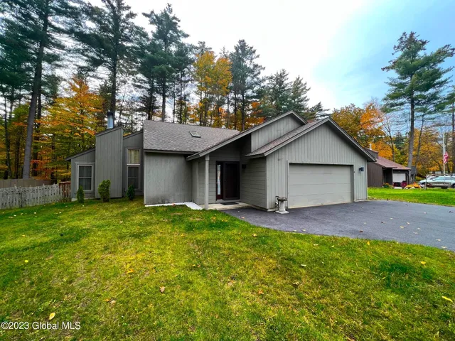 $2,600 | 13 Meadow Rue Place, Malta, NY 12020