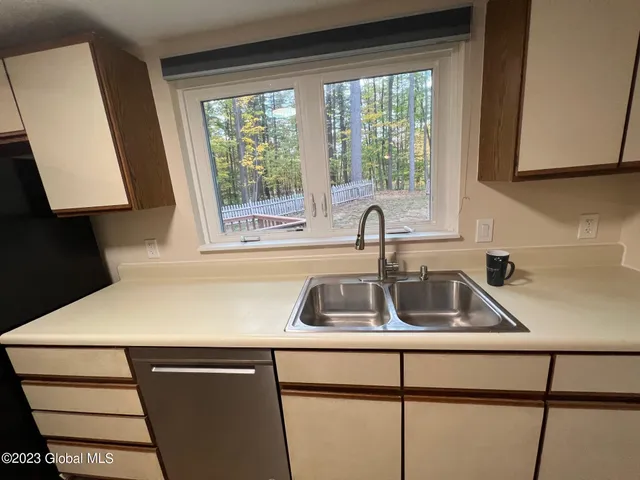 $2,600 | 13 Meadow Rue Place, Malta, NY 12020