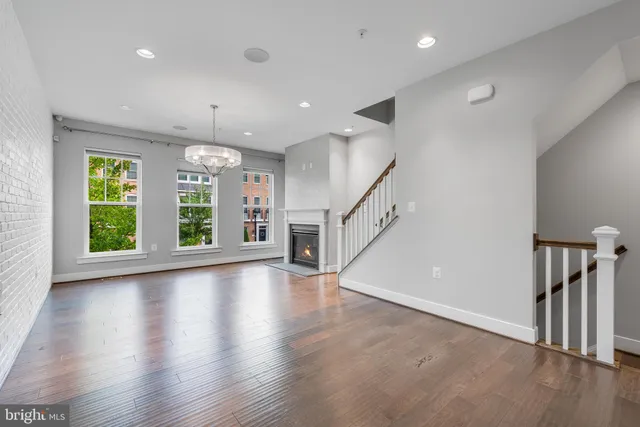 $700,000 | 237 Cres Station Terrace Southeast, Leesburg, VA 20175