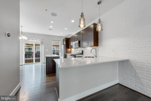 $700,000 | 237 Cres Station Terrace Southeast, Leesburg, VA 20175