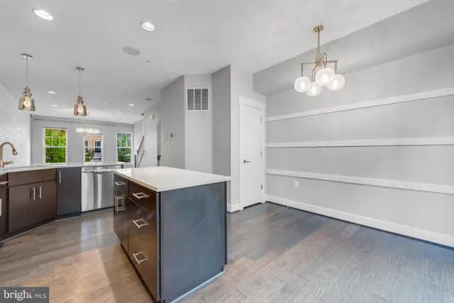 $700,000 | 237 Cres Station Terrace Southeast, Leesburg, VA 20175