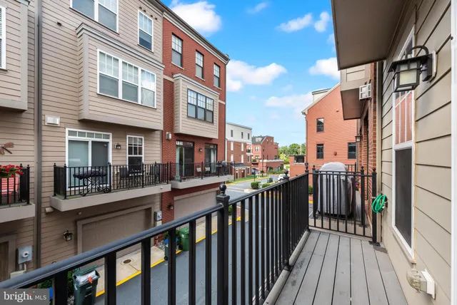 $700,000 | 237 Cres Station Terrace Southeast, Leesburg, VA 20175