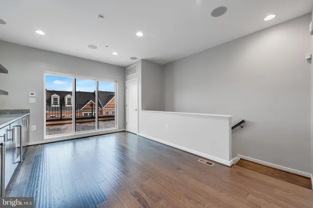 $700,000 | 237 Cres Station Terrace Southeast, Leesburg, VA 20175