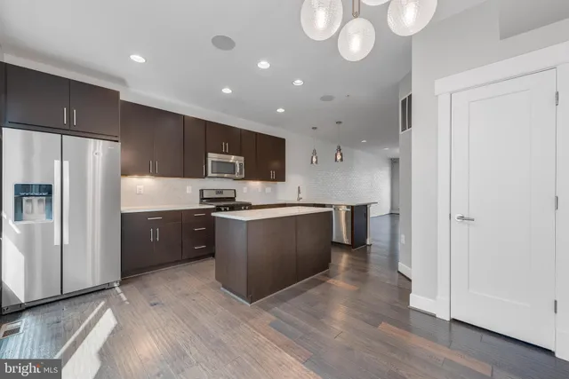 $700,000 | 237 Cres Station Terrace Southeast, Leesburg, VA 20175