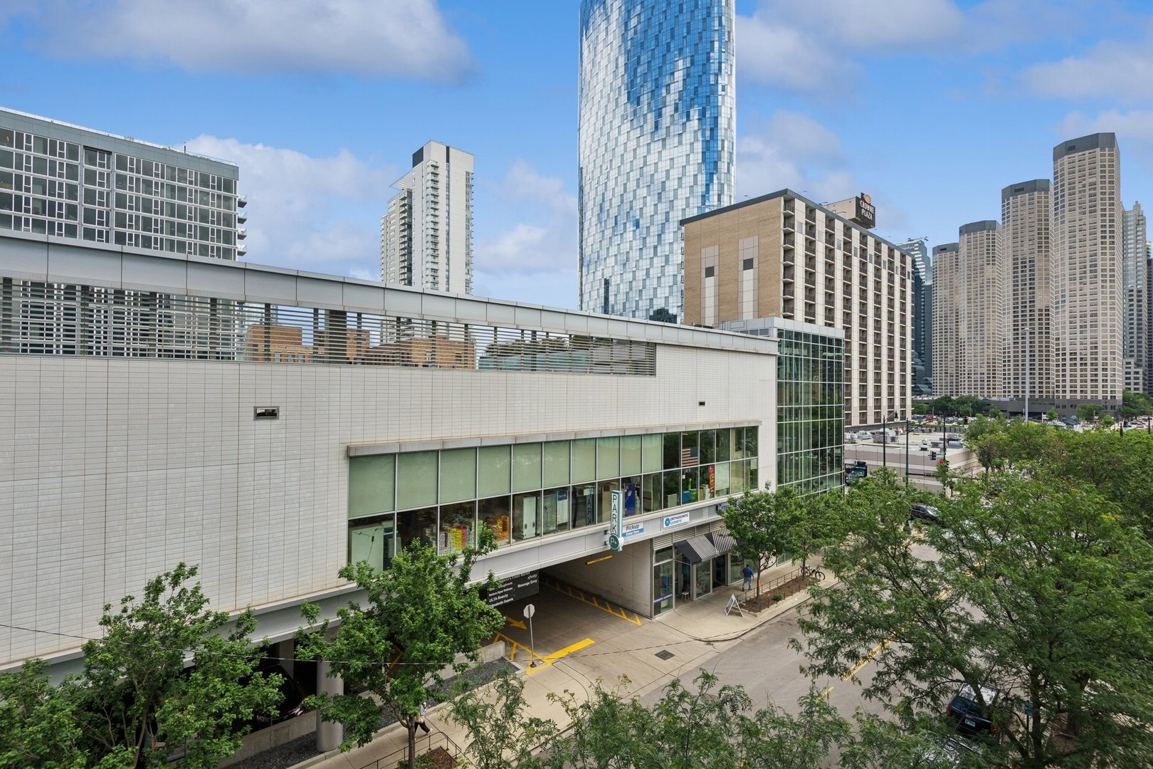 123 South Green Street, Unit 402B Chicago, IL 60607 - Photo 7 of 15