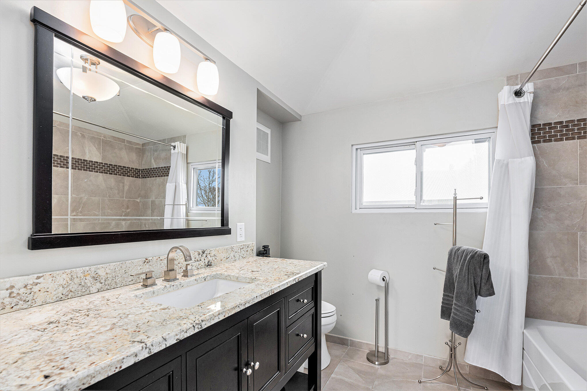 403 North Helen Avenue Rochester, MI 48307 - Photo 21 of 30 021_l1280326_166