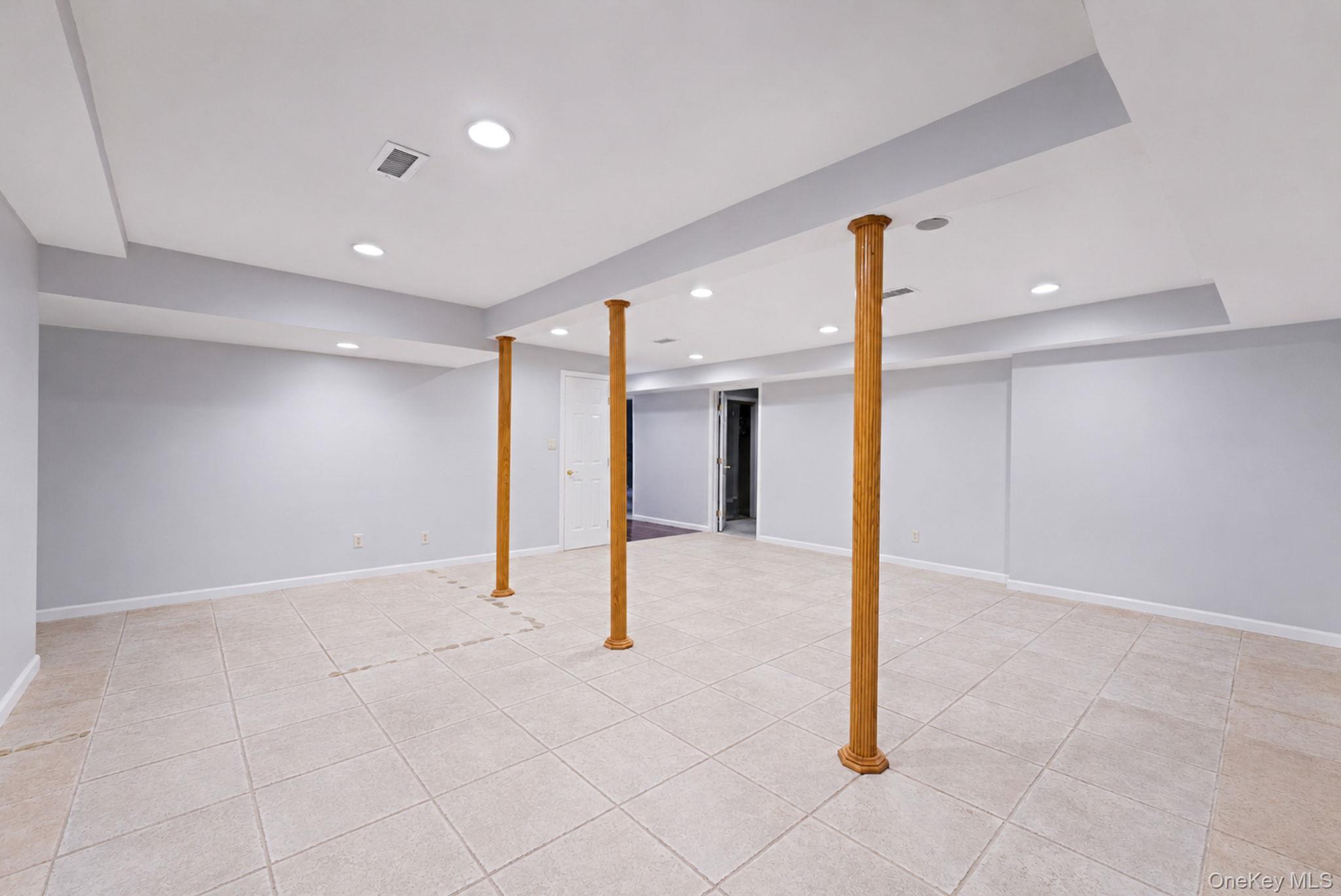 101 Raspberry Court Melville, NY 11747 - Photo 38 of 44