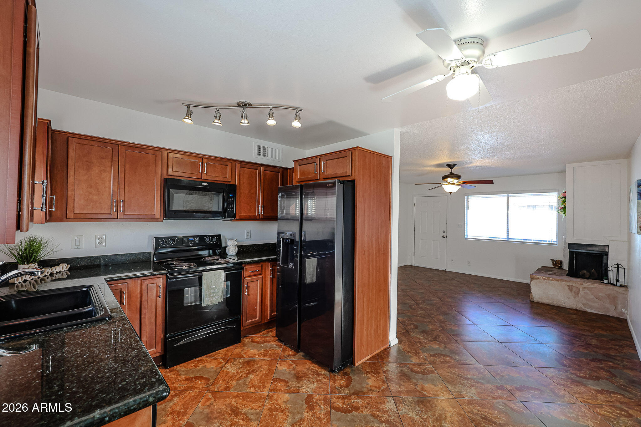 3022 North 37th Street, Unit 4 Phoenix, AZ 85018 - Photo 10 of 29 kitchen