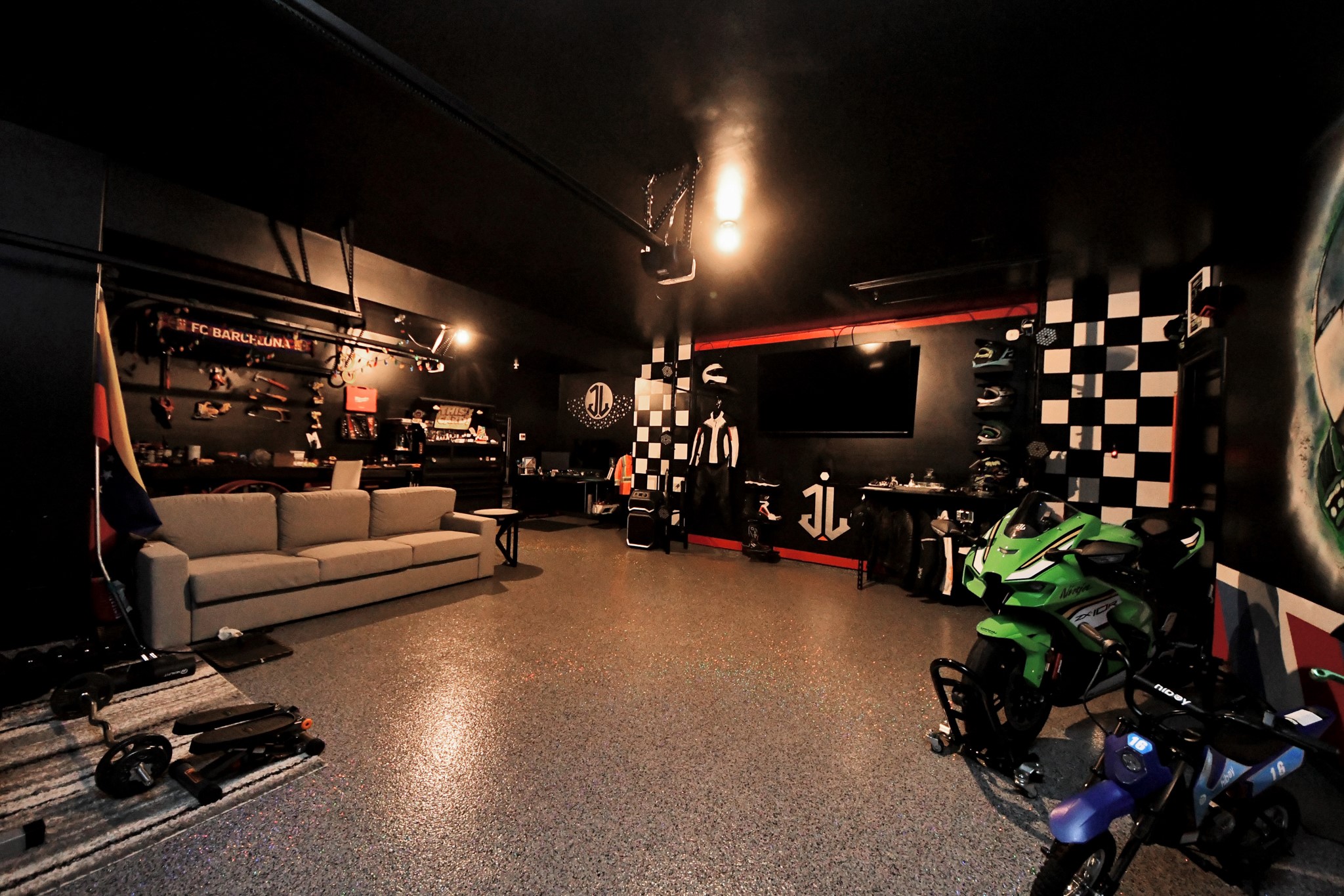 1614 Sequoia Run Drive Rosharon, TX 77583 - Photo 12 of 45 a living room with furniture gym equipment and a flat screen tv