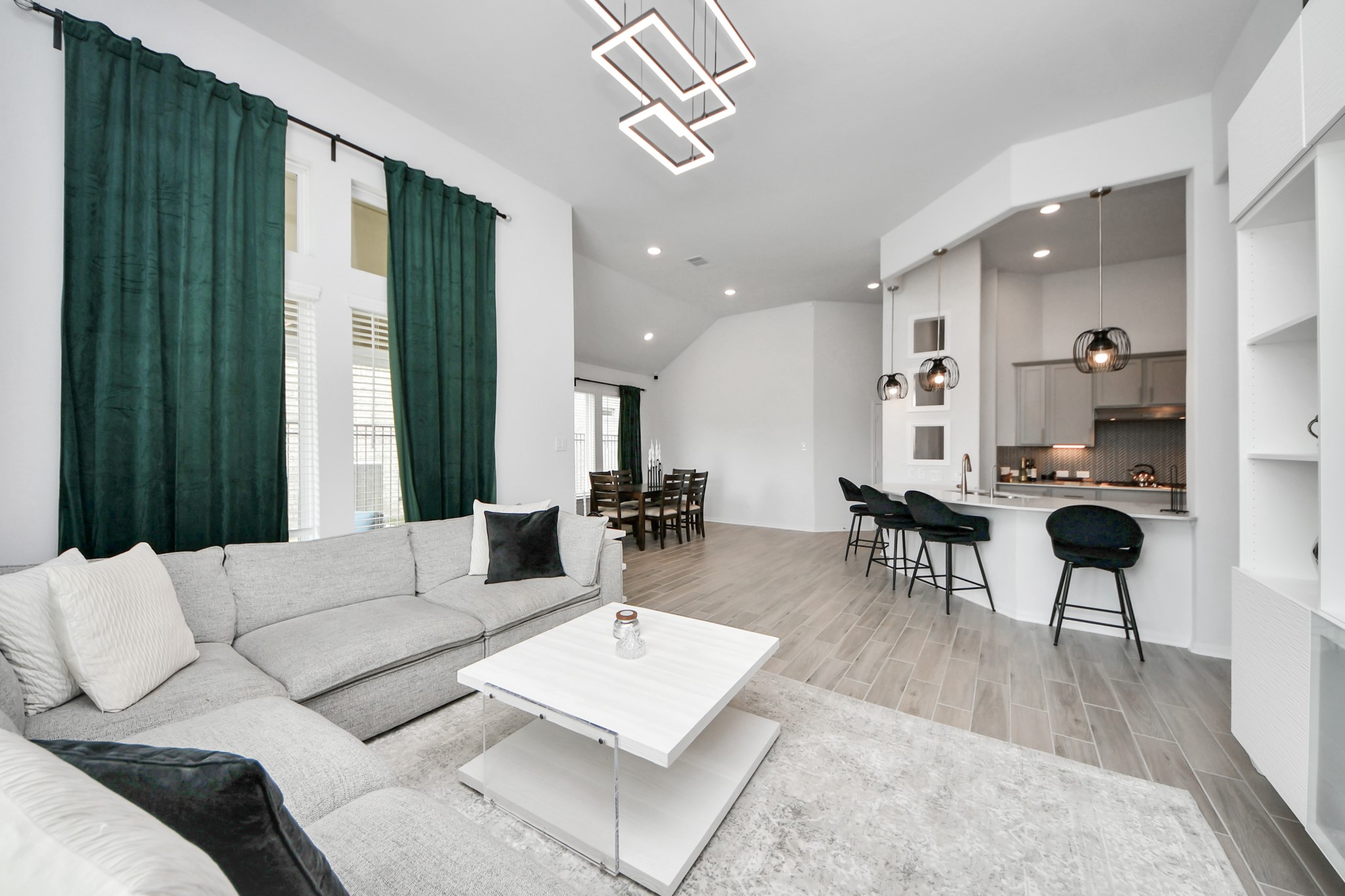 1614 Sequoia Run Drive Rosharon, TX 77583 - Photo 22 of 45 a living room with furniture and a chandelier