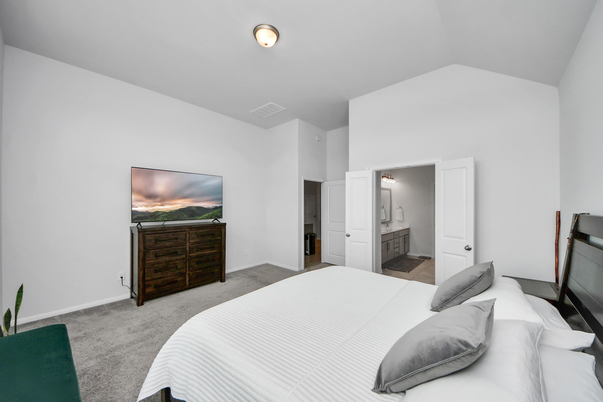 1614 Sequoia Run Drive Rosharon, TX 77583 - Photo 24 of 45 a bedroom with a bed and a television