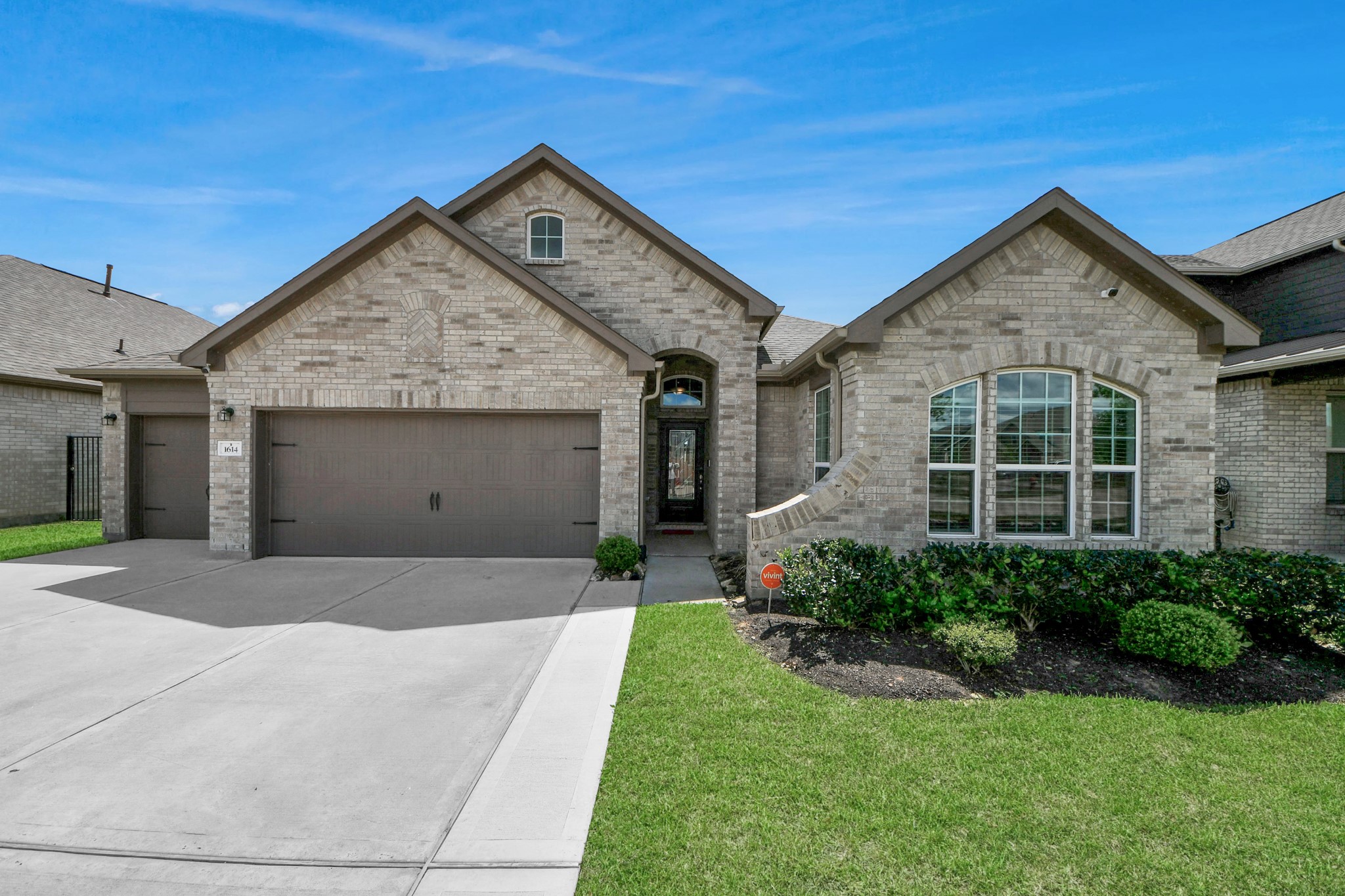 1614 Sequoia Run Drive Rosharon, TX 77583 - Photo 3 of 45 a front view of a house with a yard and garage