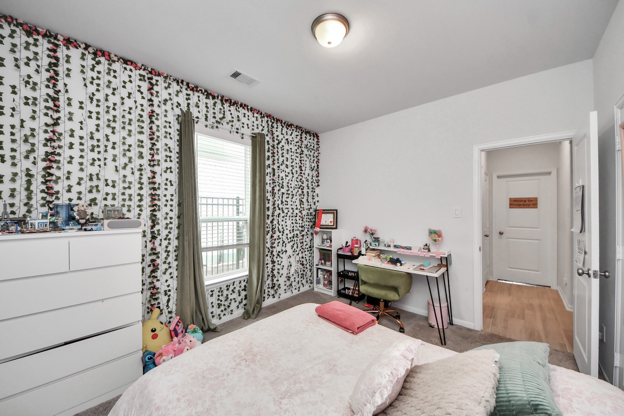 1614 Sequoia Run Drive Rosharon, TX 77583 - Photo 33 of 45 a bedroom with a bed and a window