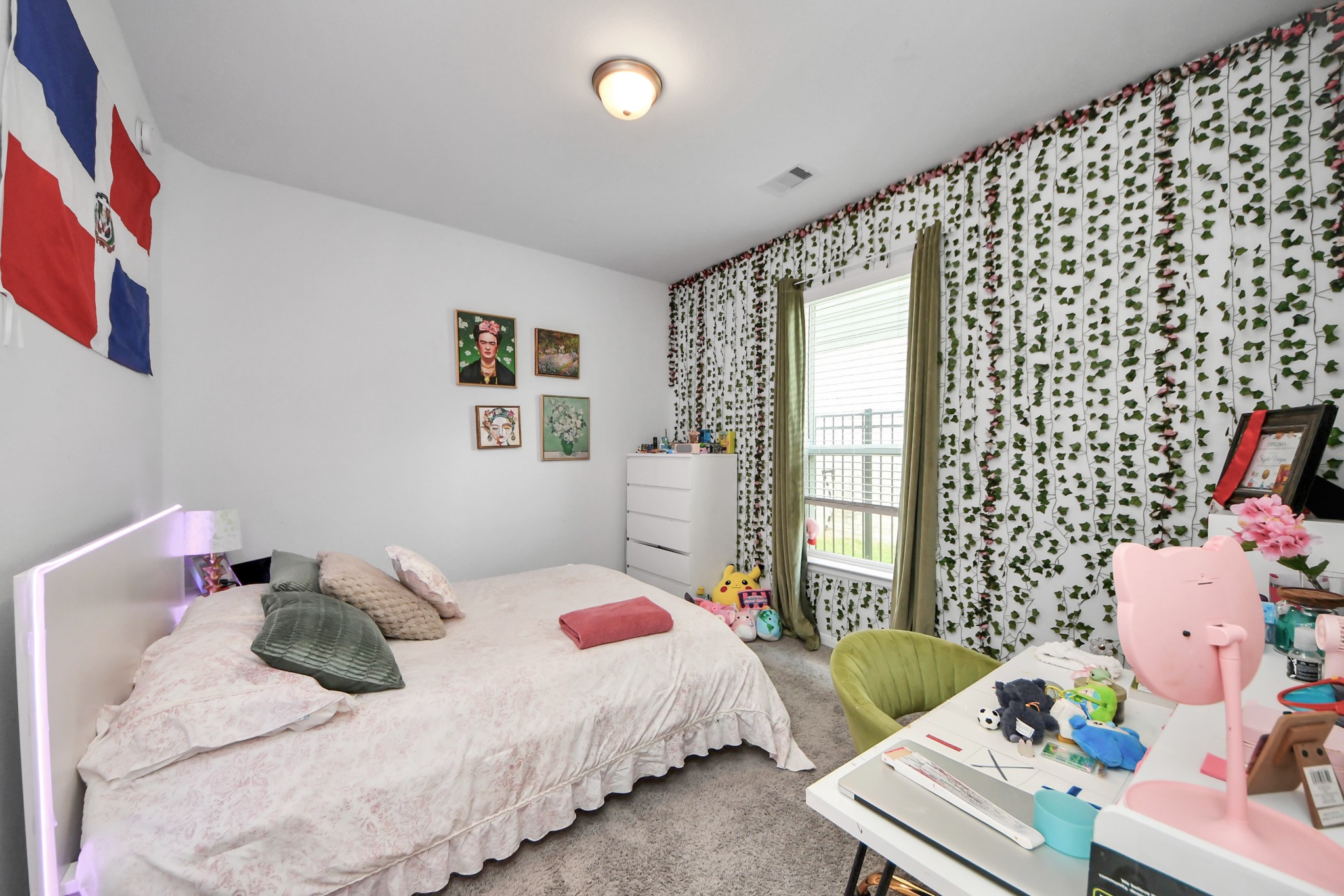 1614 Sequoia Run Drive Rosharon, TX 77583 - Photo 34 of 45 a bedroom with a bed and a window