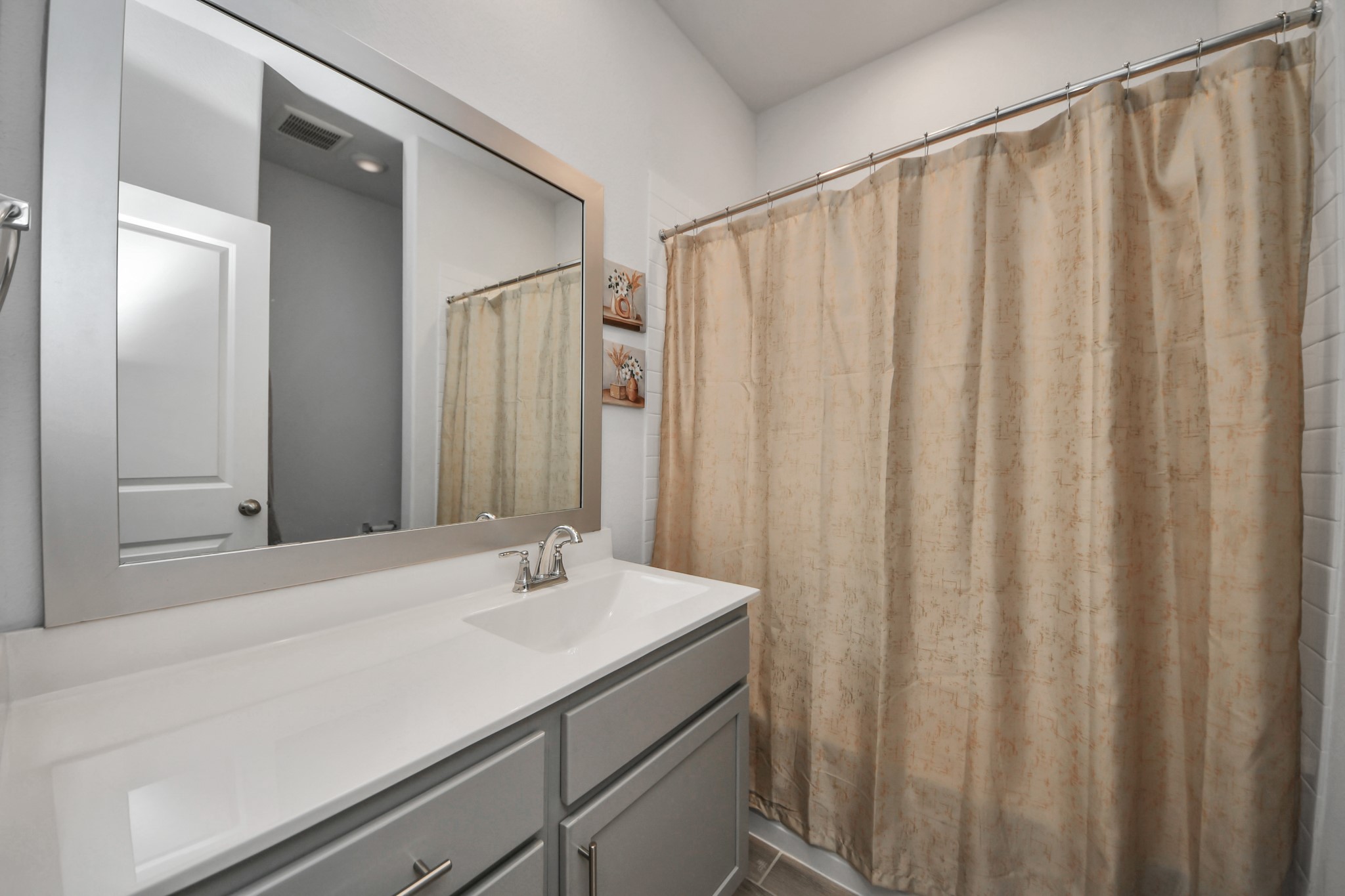 1614 Sequoia Run Drive Rosharon, TX 77583 - Photo 35 of 45 a bathroom with a sink and a mirror