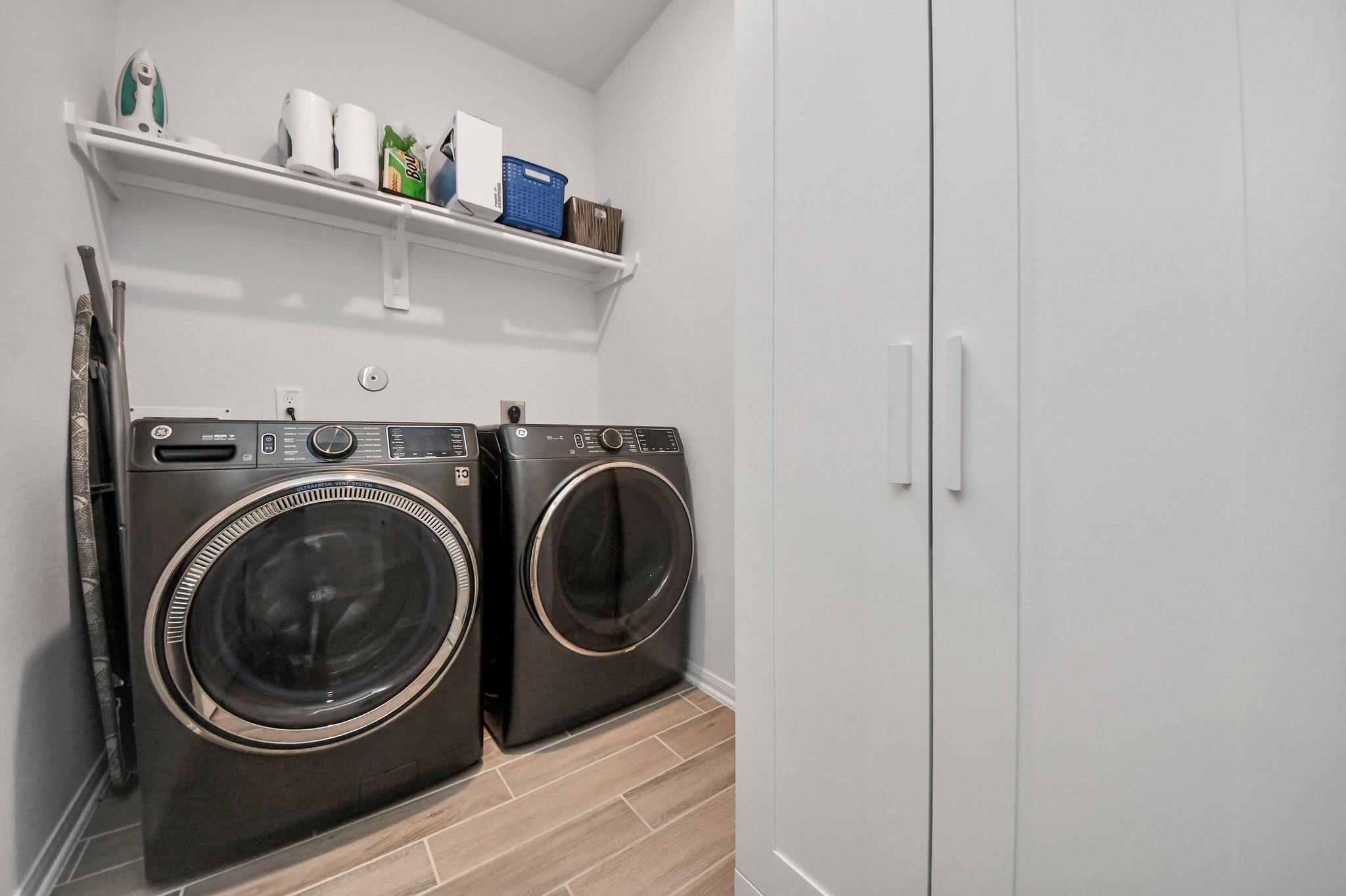 1614 Sequoia Run Drive Rosharon, TX 77583 - Photo 39 of 45 a utility room with dryer and washer