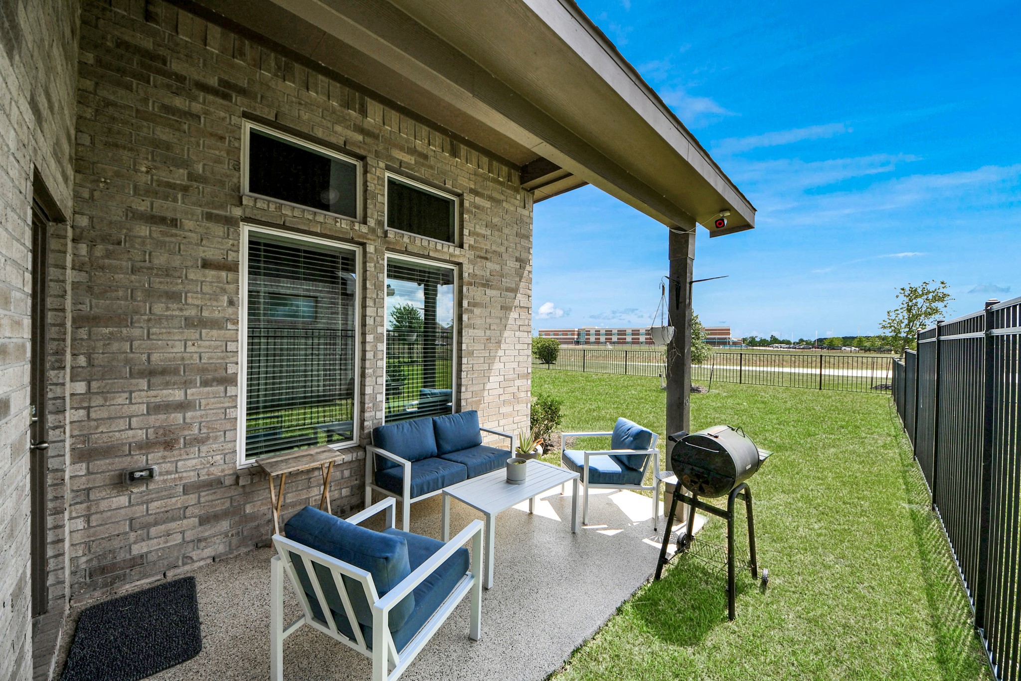1614 Sequoia Run Drive Rosharon, TX 77583 - Photo 43 of 45 a building outdoor space with patio furniture