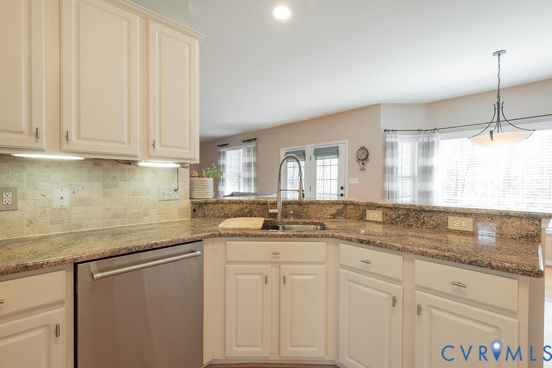 11625 Explorer Drive Midlothian, VA 23114 - Photo 28 of 56 Breakfast Bar