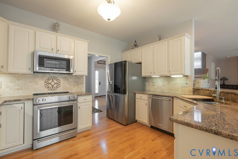 11625 Explorer Drive Midlothian, VA 23114 - Photo 5 of 56 Upgraded Appliances
