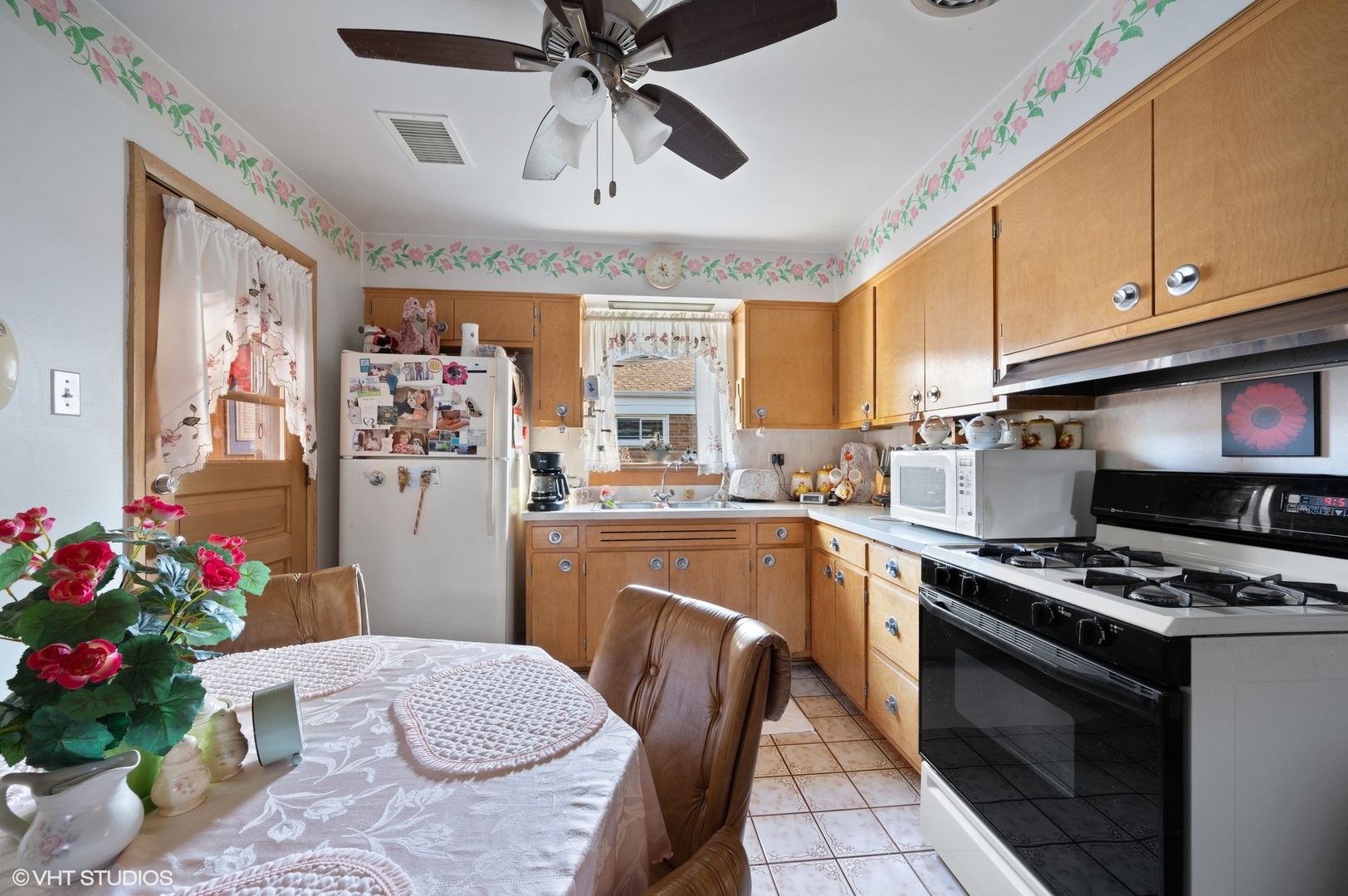 148 East Quincy Street Riverside, IL 60546 - Photo 4 of 20