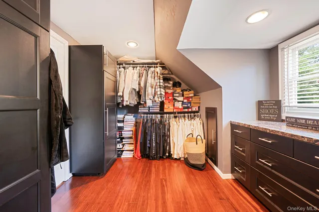 $869,999 | 183 Old Country Road, Speonk, NY 11972