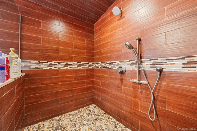 $869,999 | 183 Old Country Road, Speonk, NY 11972