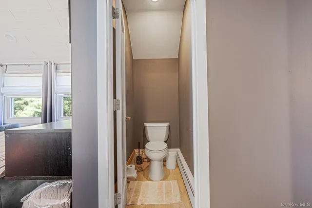 $869,999 | 183 Old Country Road, Speonk, NY 11972