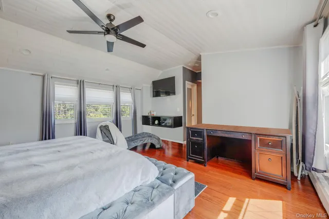 $869,999 | 183 Old Country Road, Speonk, NY 11972