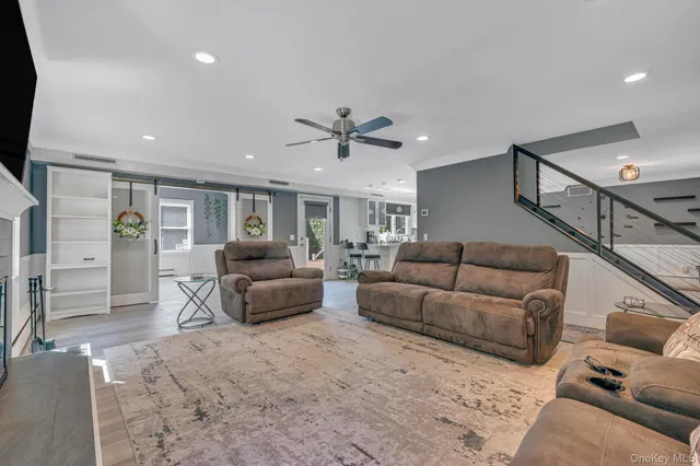 $869,999 | 183 Old Country Road, Speonk, NY 11972