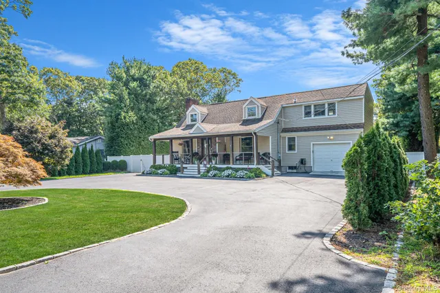 $869,999 | 183 Old Country Road, Speonk, NY 11972