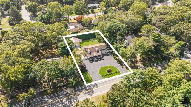 $869,999 | 183 Old Country Road, Speonk, NY 11972