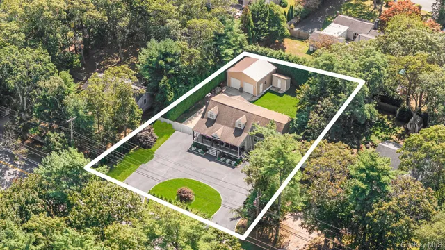 $869,999 | 183 Old Country Road, Speonk, NY 11972