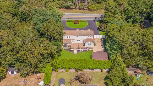 $869,999 | 183 Old Country Road, Speonk, NY 11972