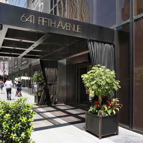 641 5th Avenue, Unit 33D Manhattan, NY 10022 - Photo 2 of 2 a front view of a building