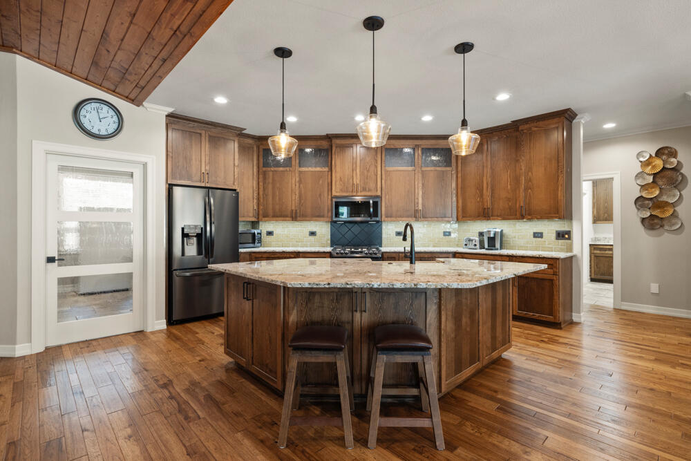 6349 Sanderling Road Klamath Falls, OR 97601 - Photo 18 of 75 Kitchen