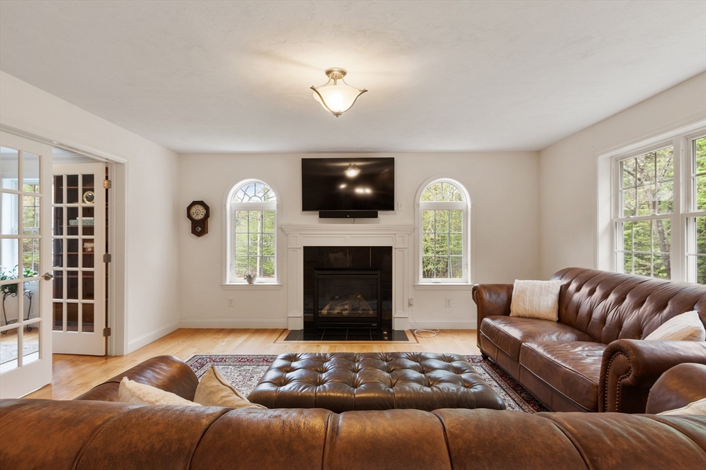 82 Lawrence Street Pepperell, MA 01463 - Photo 13 of 42