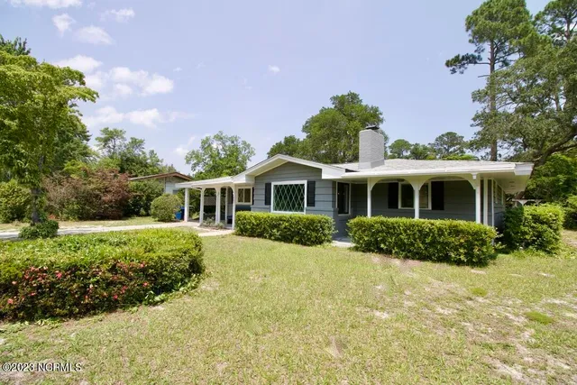 $2,400 | 607 Larchmont Drive, Wilmington, NC 28403