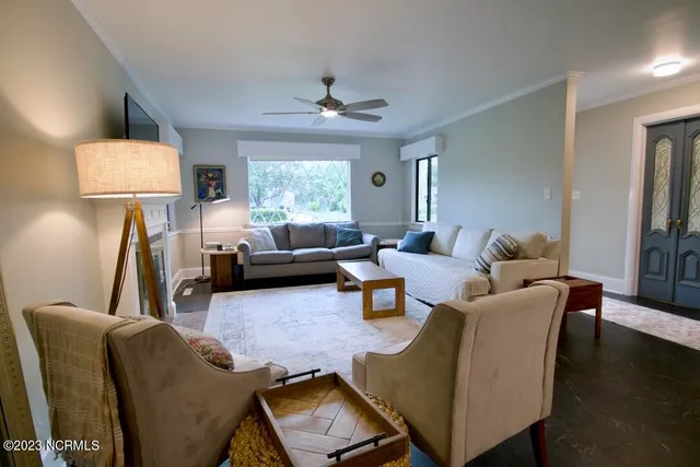 $2,400 | 607 Larchmont Drive, Wilmington, NC 28403