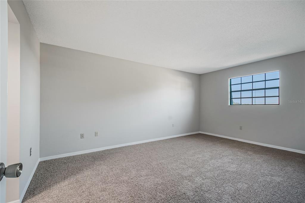 500 Newell Hill Road, Unit 106D Leesburg, FL 34748 - Photo 22 of 45 an empty room with windows