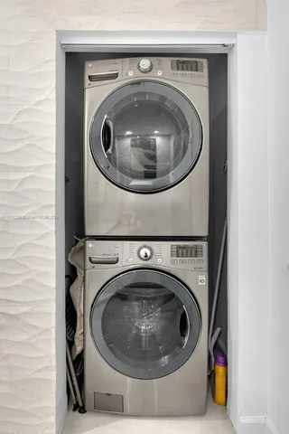 a close up view of washer and dryer
